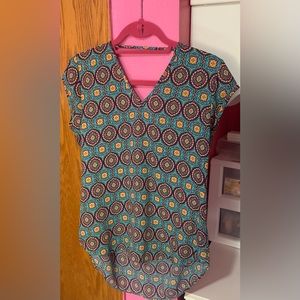 EUC. DR2 Abstract print lightweight tank with deep V in back. Size 2.